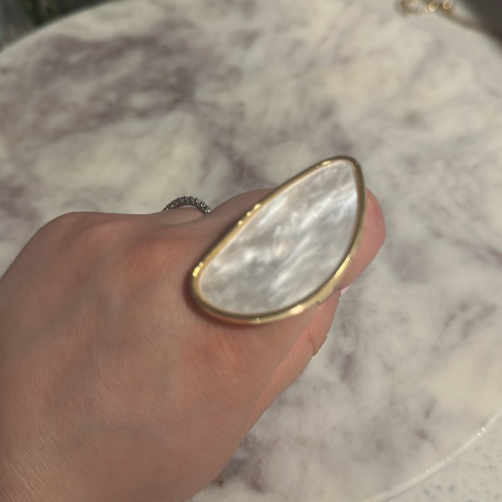 Large statement ring - Picture 2 of 4